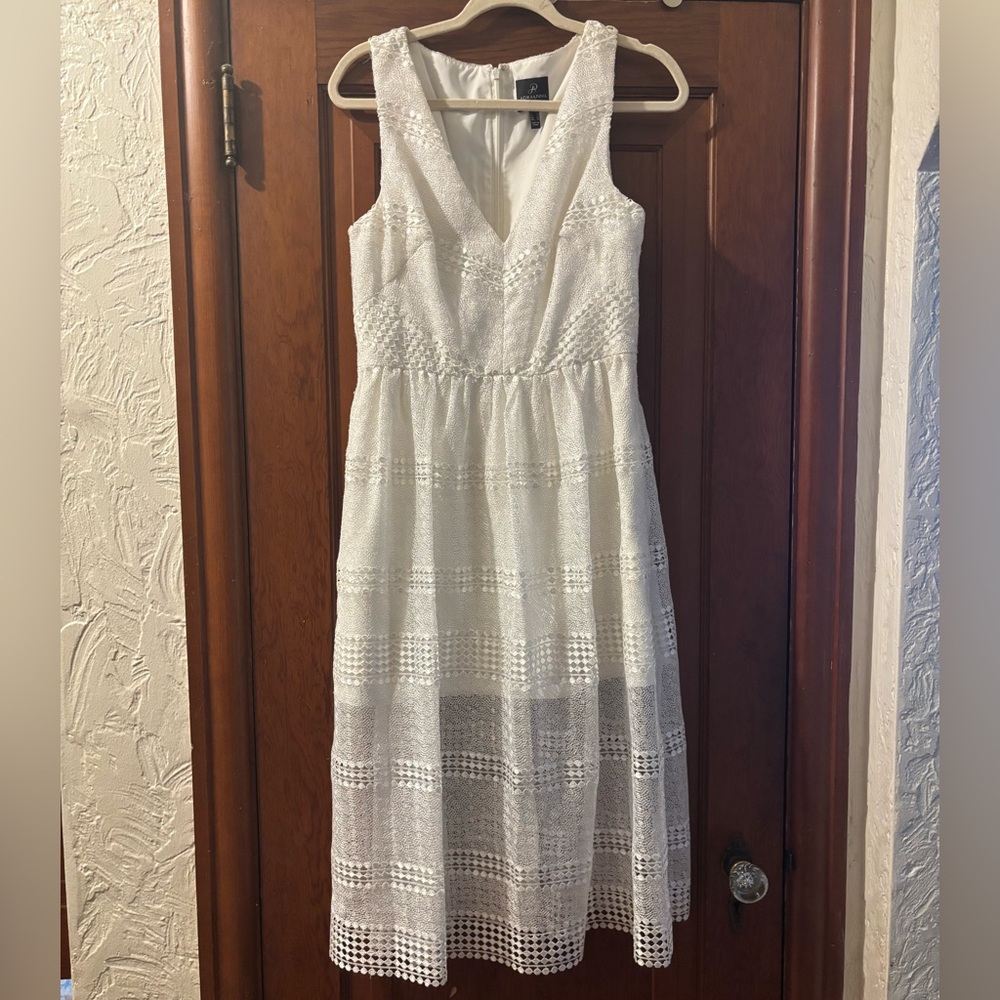 Adrianna Papell- Sleeveless Elegant White Lace Dress